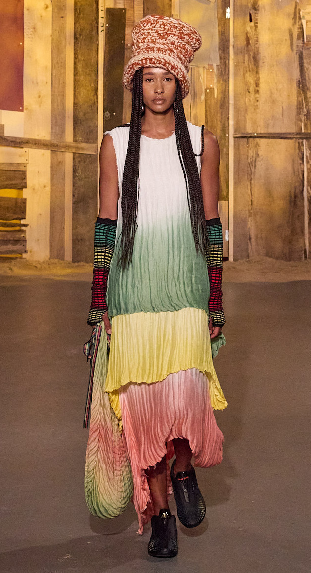 femme-rasta-chapeau-maille-bordeau-creme-robe-flanelle-degrade-trois parties-blanc-vert-blanc-jaune-blanc-rouge
